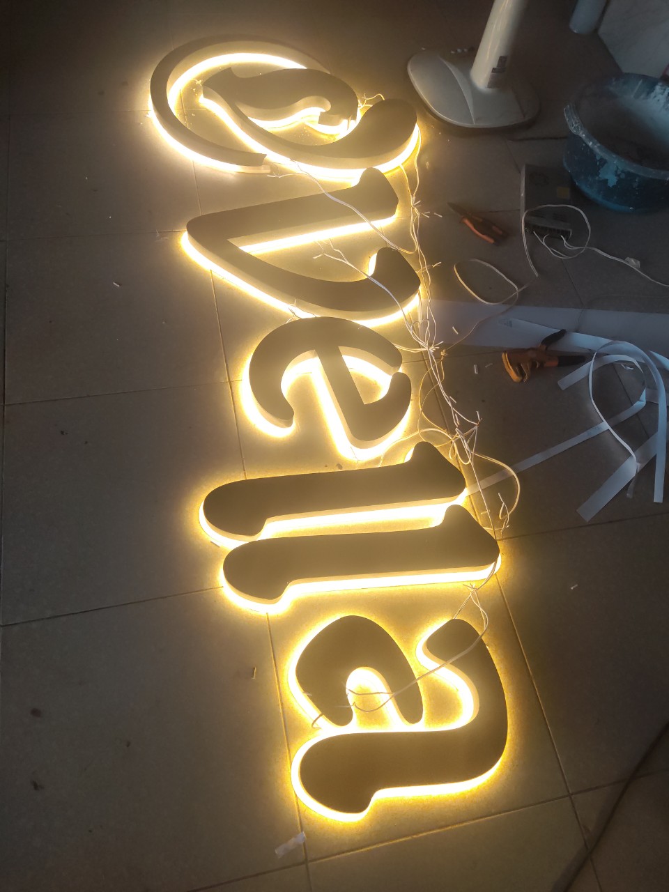 Mẫu Bảng Hiệu Chữ Nổi Inox Vàng Đẹp