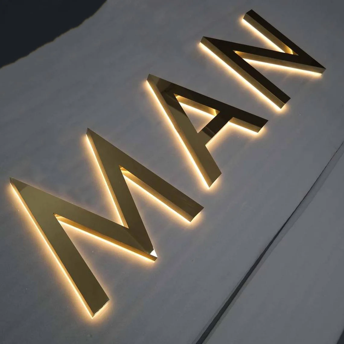 Mẫu Bảng Hiệu Chữ Nổi Inox Hắt Sáng Chân Đẹp