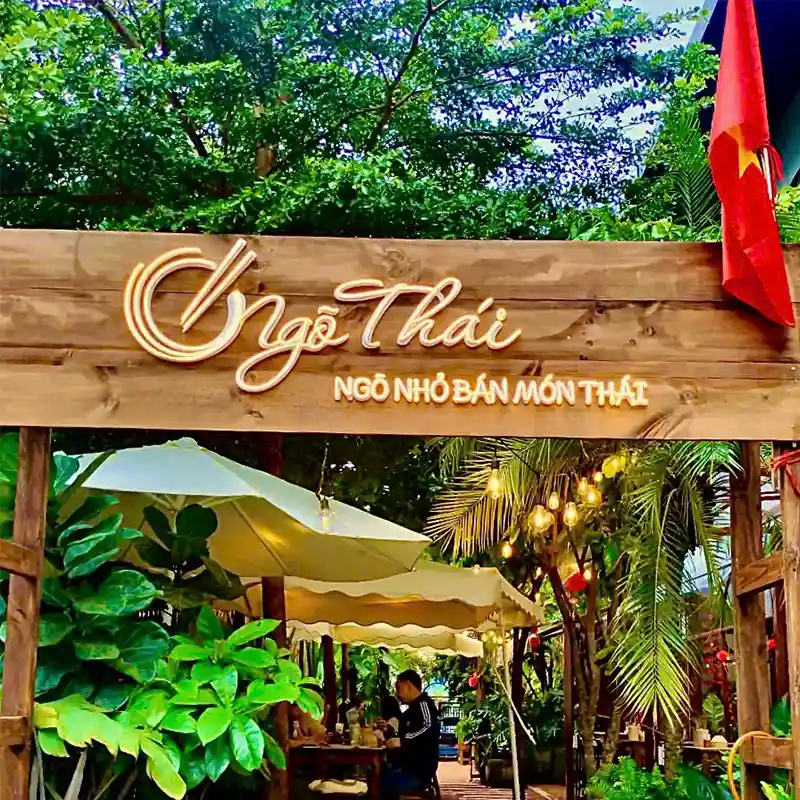 Thiết Kế Bảng Hiệu Gỗ Cổ Điển