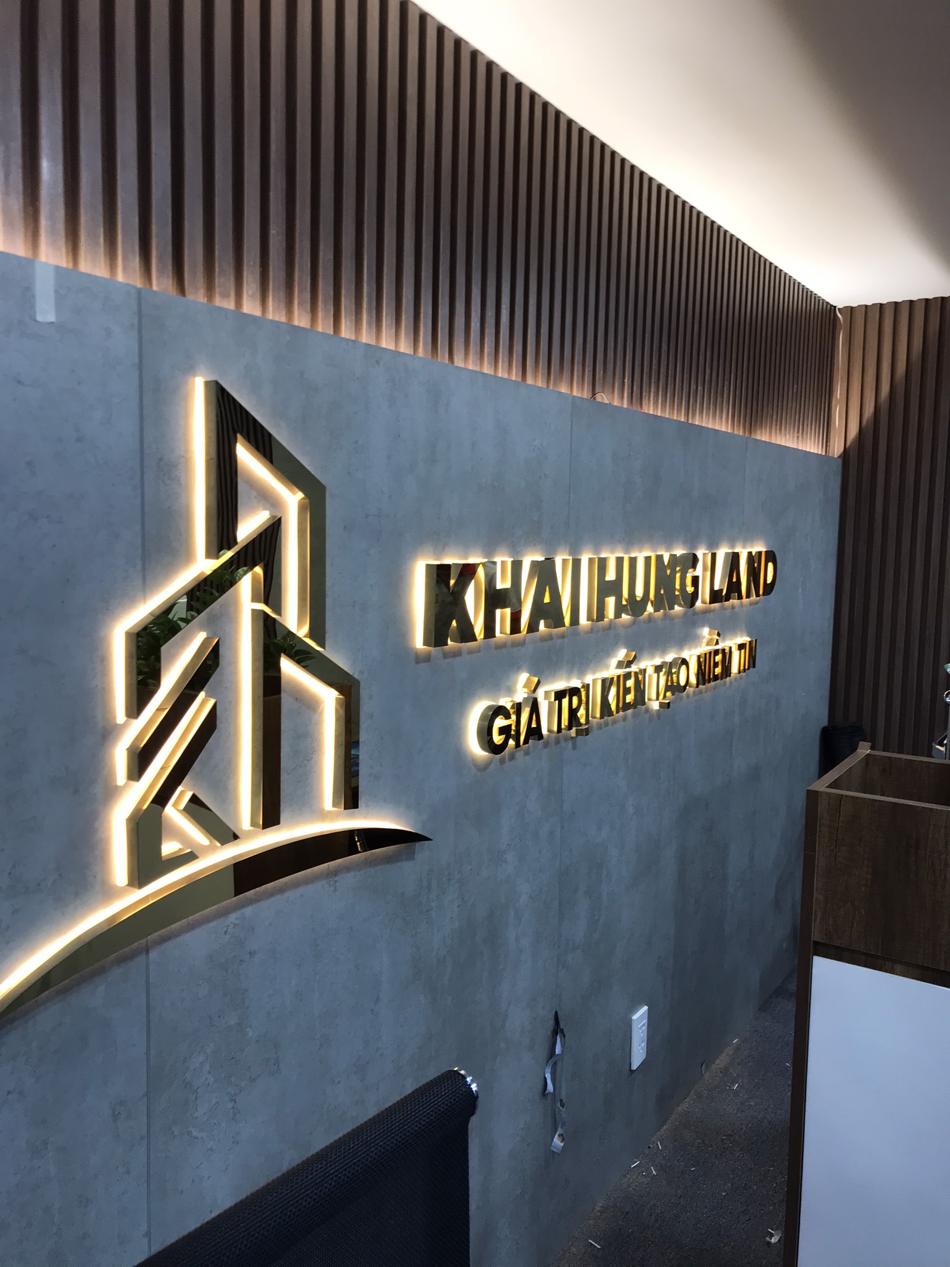 Thi Công Bảng Hiệu Công Ty Bất Động Sản Chuyên Nghiệp