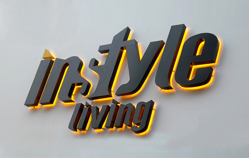 Mẫu Bảng Hiệu Chữ Nổi Inox Hắt Sáng Chân Đẹp Năm 2026