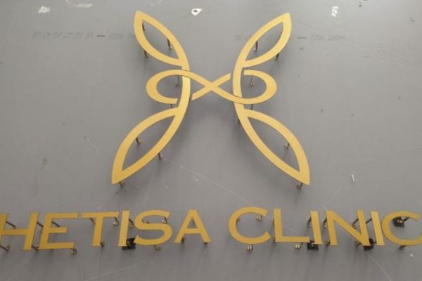 Mẫu Bảng Hiệu Chữ Nổi Inox Vàng Đẹp Năm 2026