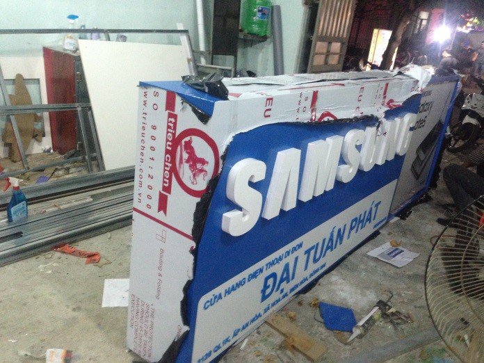 Thi Công Bảng Hiệu Cửa Hàng Điện Thoại