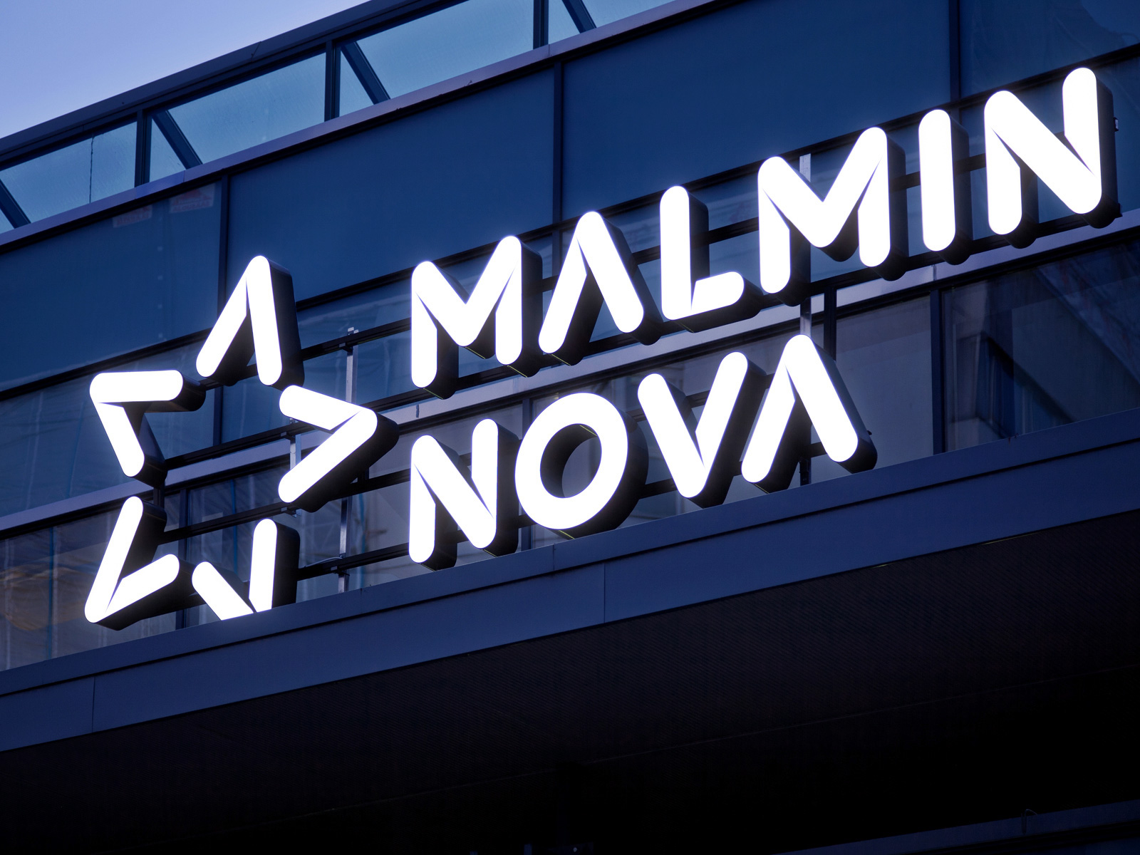 Thi Công Bảng Hiệu Chữ Nổi