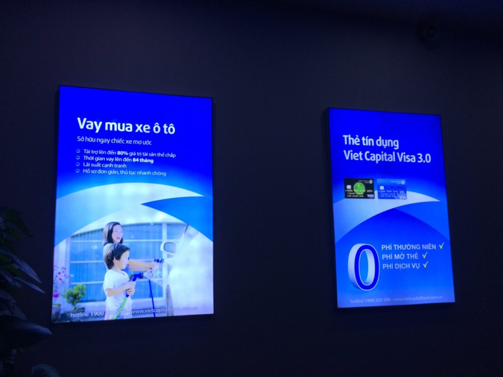 Hộp đèn xuyên sáng