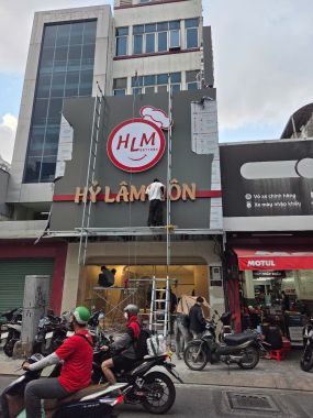 Thi công bảng hiệu Hỷ Lâm Môn Hoàng Văn Thụ