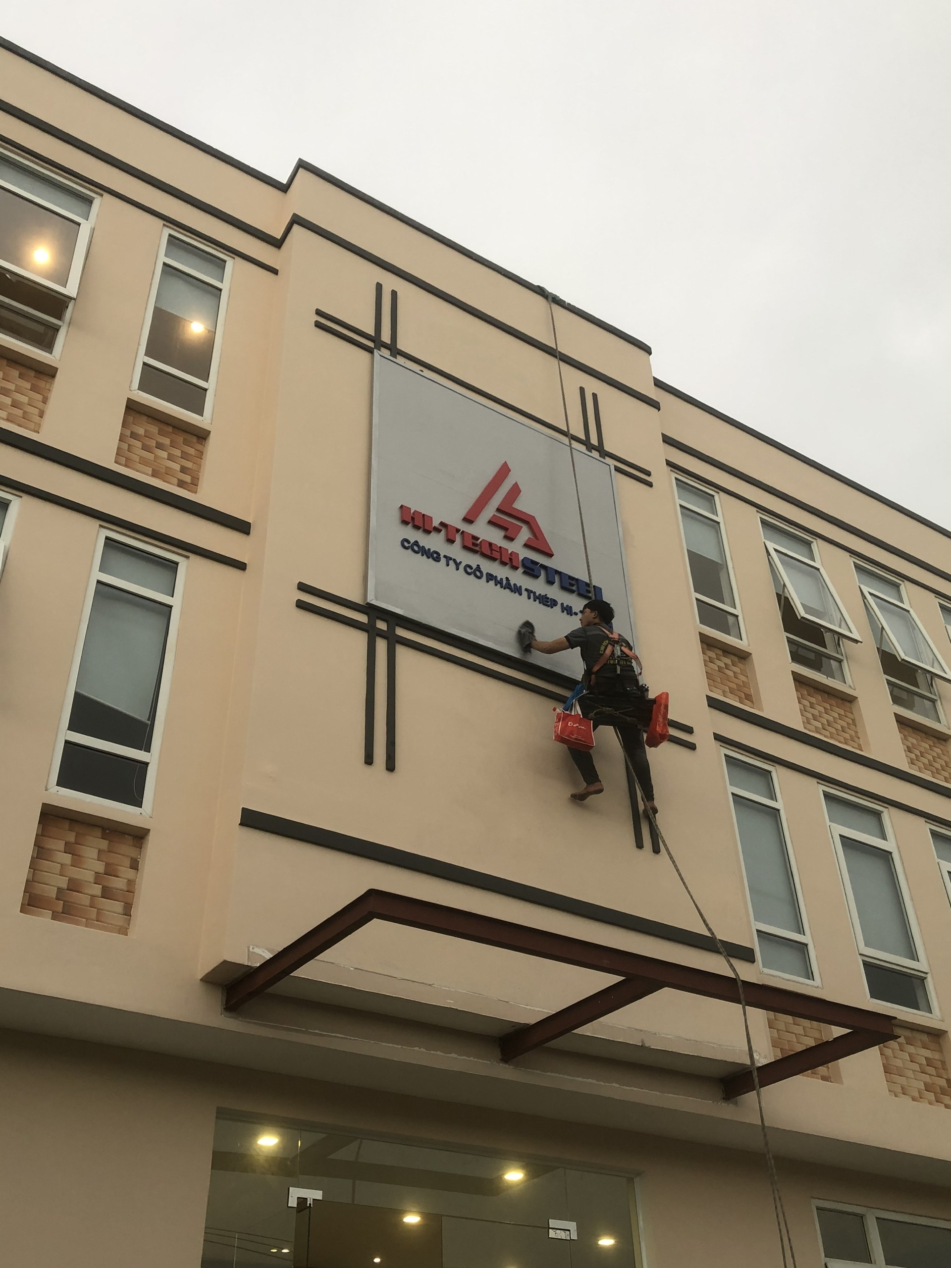 Dự Án Bảng Hiệu CÔNG TY CỔ PHẦN HI-TECH