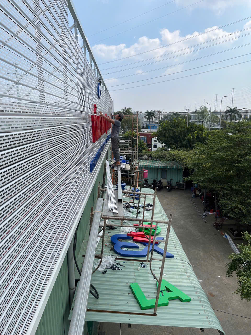 Mẫu Bảng Hiệu Xưởng Vật Tư Đẹp Năm 2025