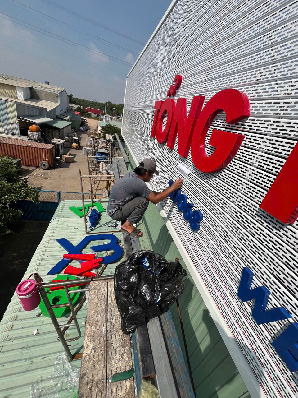 Mẫu Bảng Hiệu Xưởng Vật Tư Đẹp Năm 2025