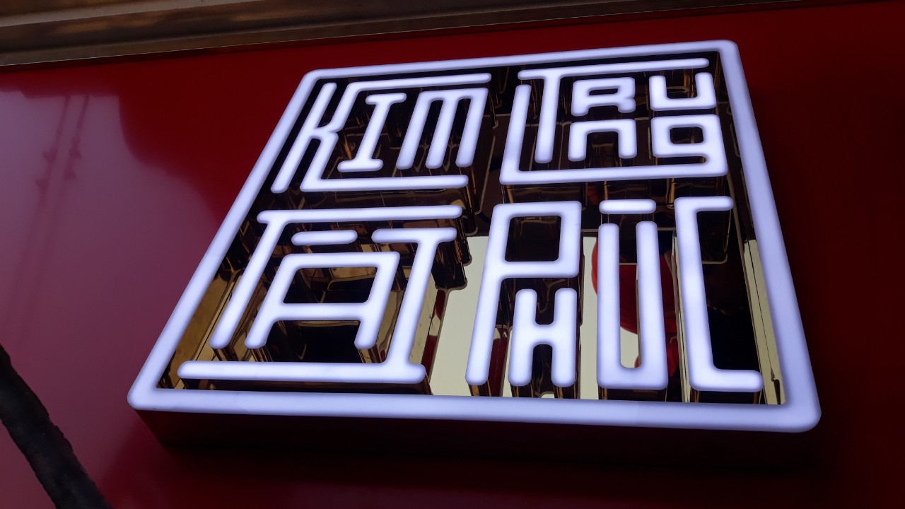 Thi Công Hộp Đèn Logo
