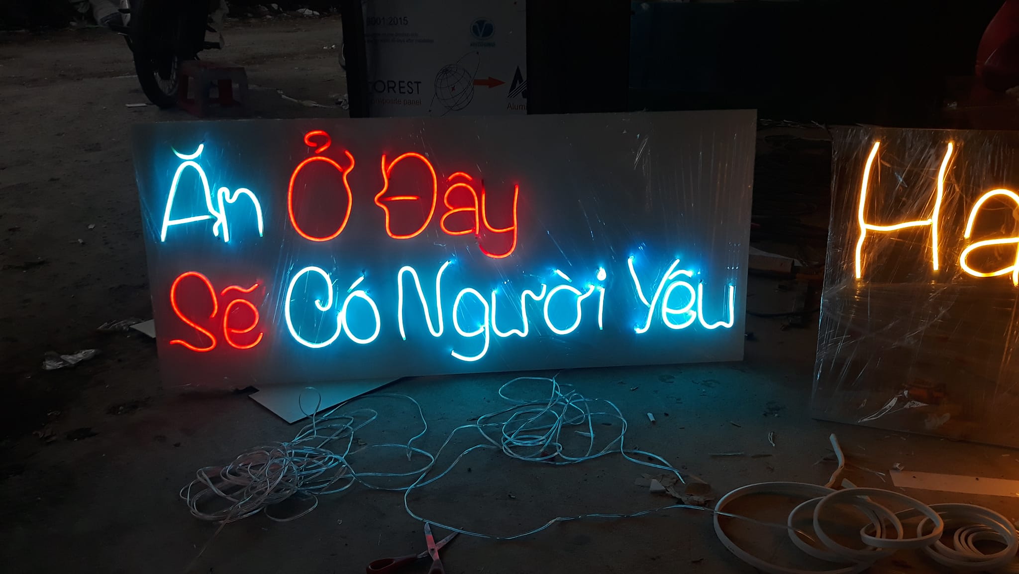 Thi Công Biển LED Neon