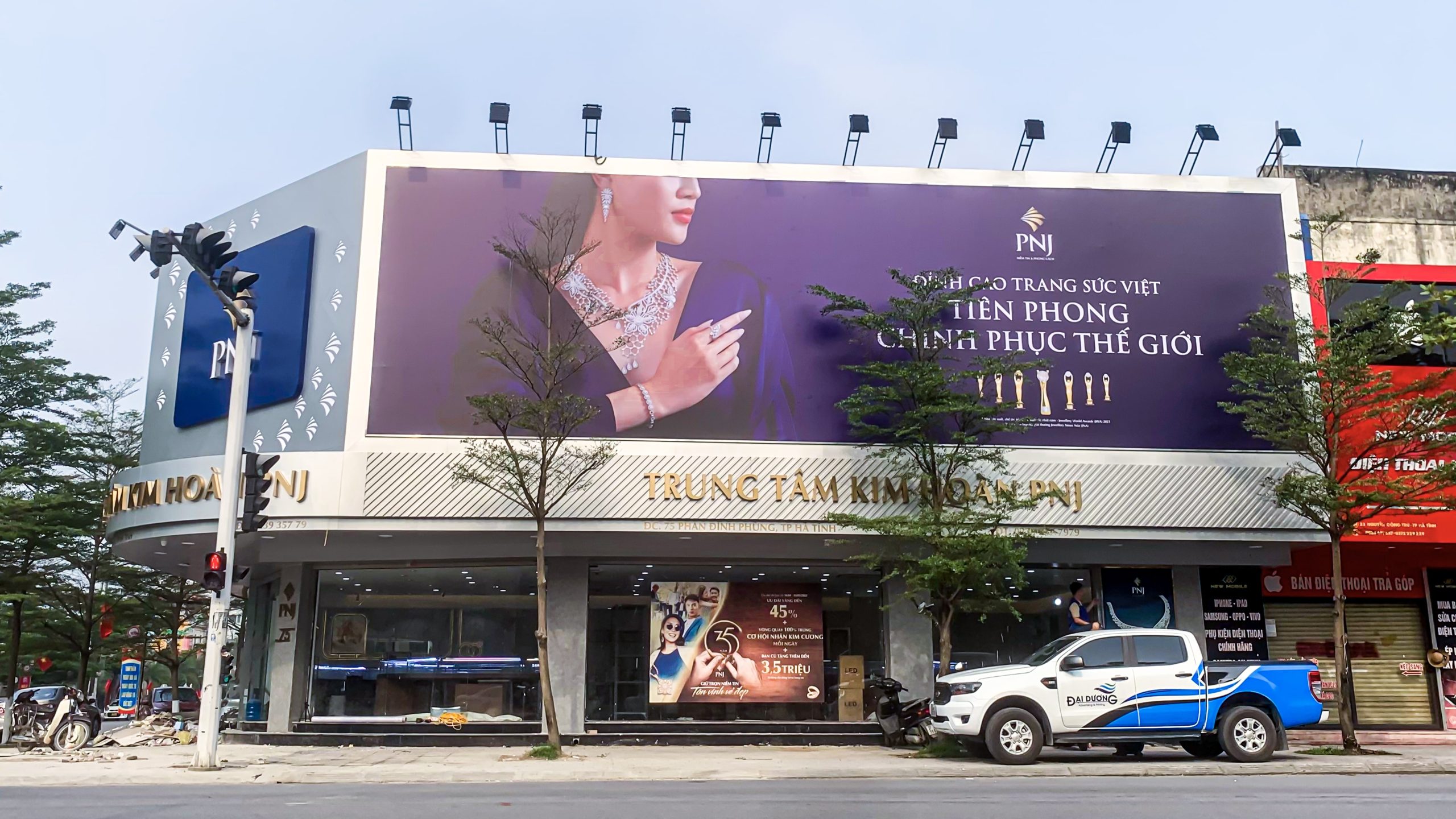 Thi công biển cửa hàng