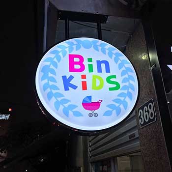 Biển Hộp Đèn Hút Nổi Mica