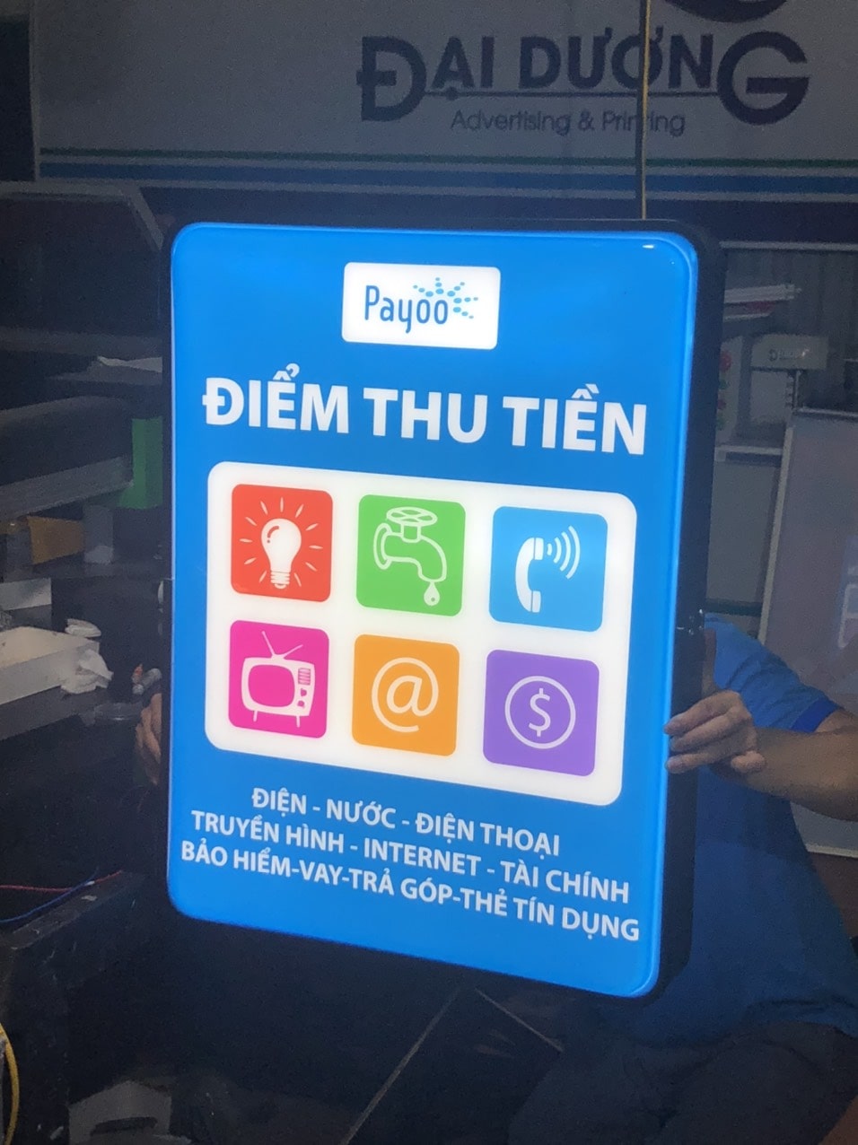 Biển Hộp Đèn Hút Nổi Mica