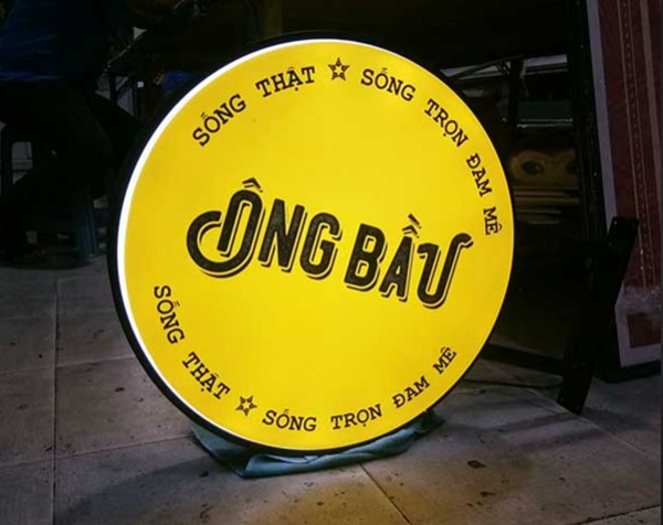 Thi Công Biển Hộp Đèn Hút Nổi Mica