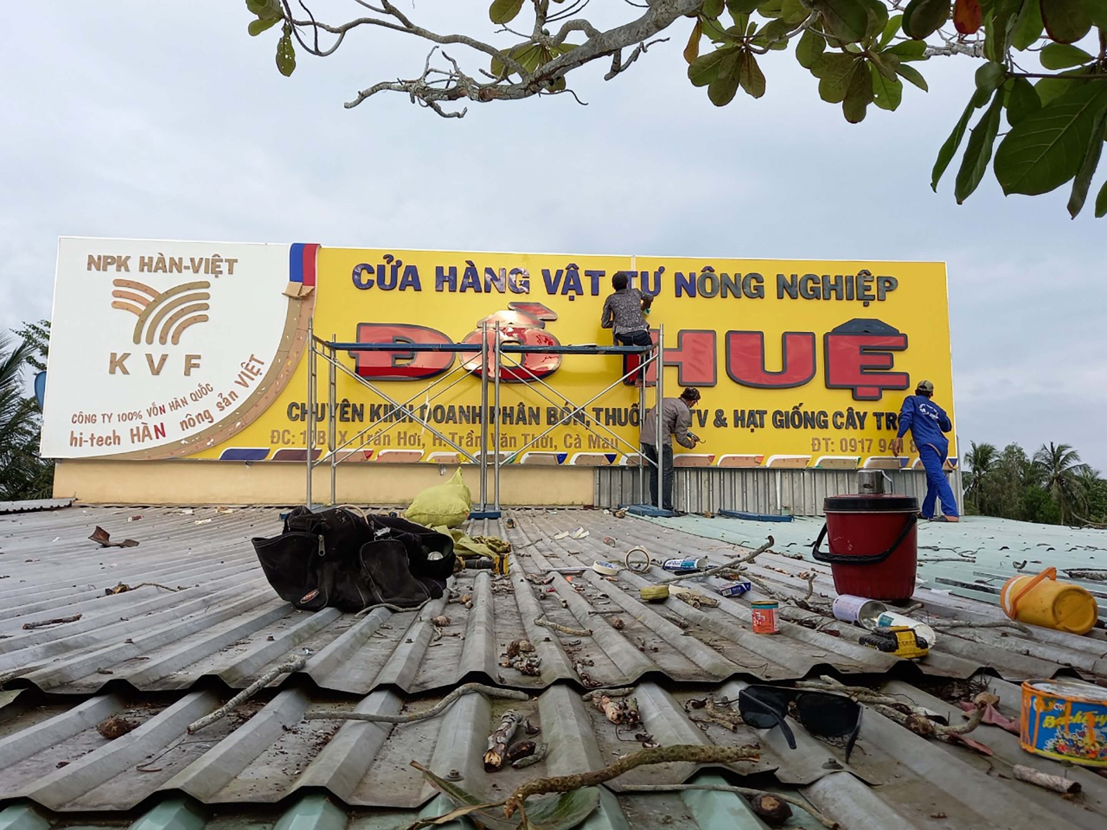 Thi Công Bảng Hiệu Chữ Mica