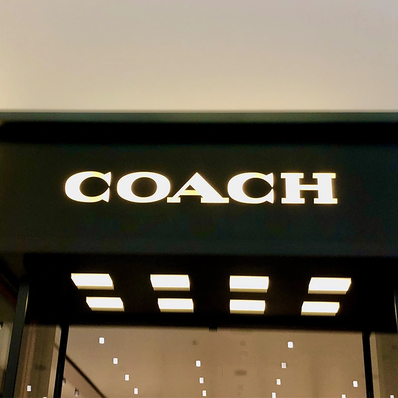 Thi công bảng hiệu logo mica tại TP.HCM