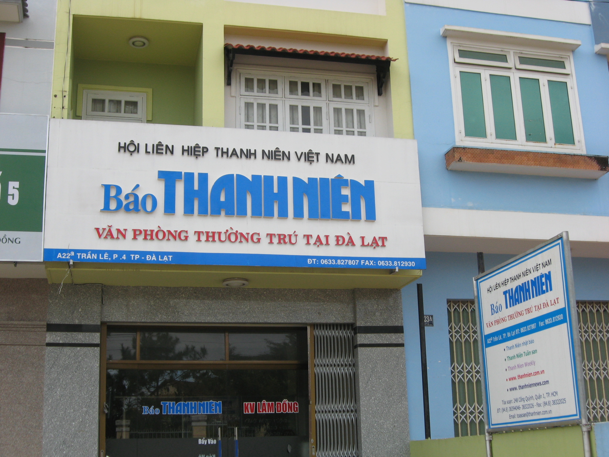 Thi công biển quảng cáo bằng Alu