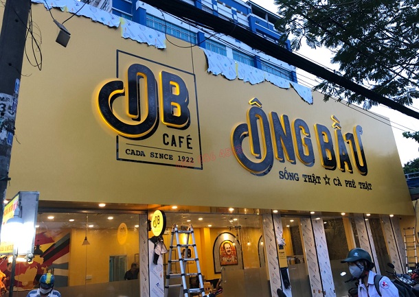 Thi công biển quảng cáo bằng Alu