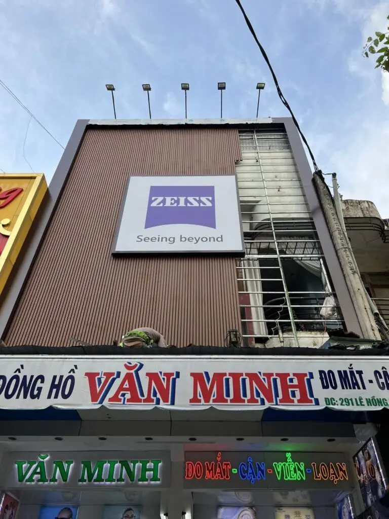 Thi Công Bảng Hiệu Mắt Kính