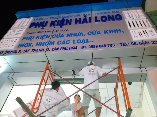 Thi công bảng hiệu cửa nhôm