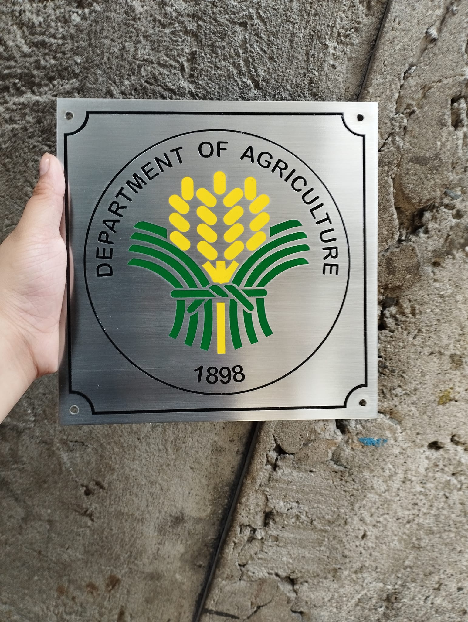 Thi công logo inox ăn mòn chuyên nghiệp tại TP.HCM