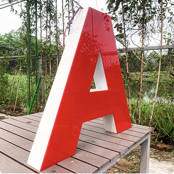 Bảng quảng cáo chữ A