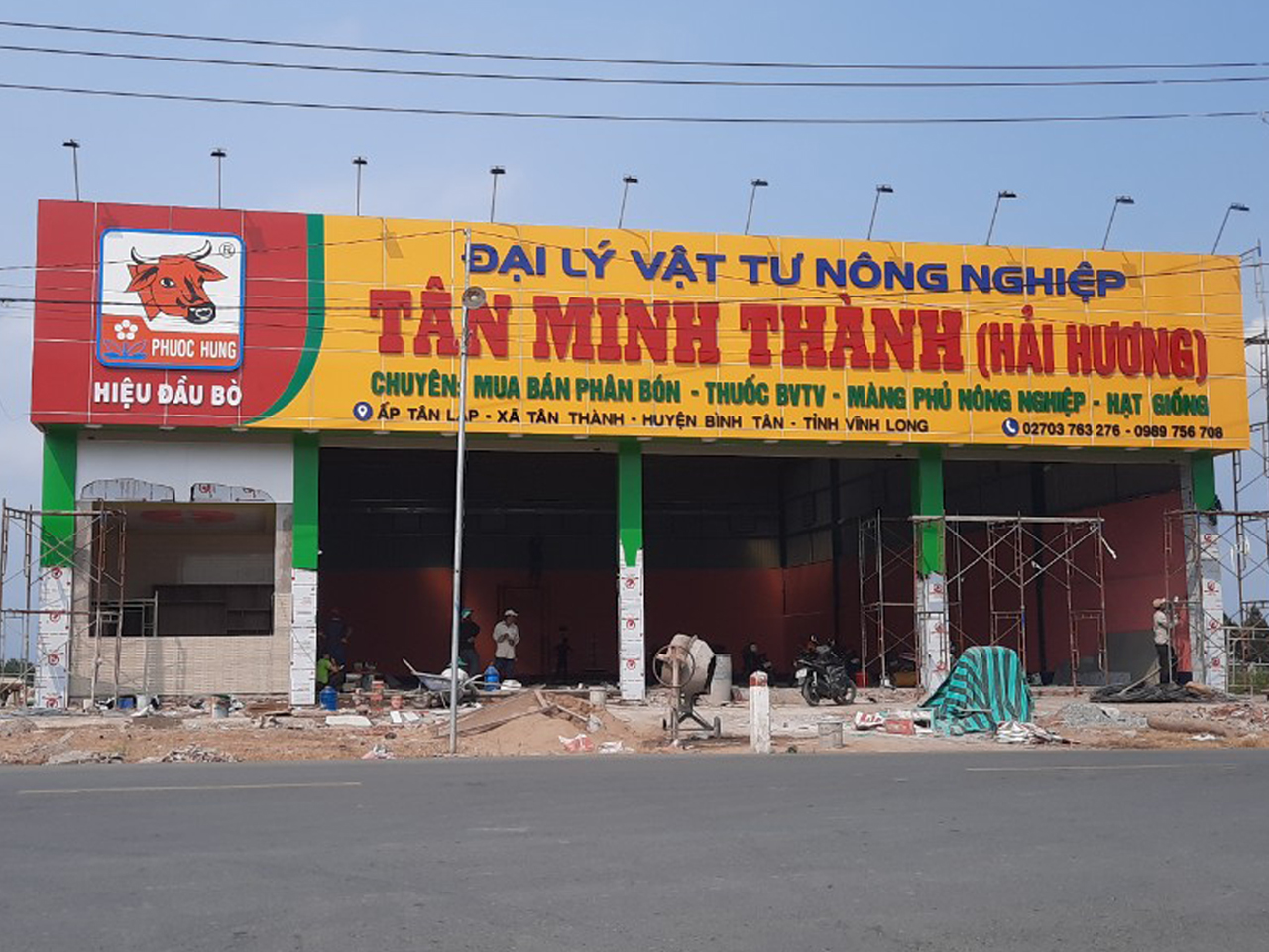 Thi công bảng quảng cáo chữ A