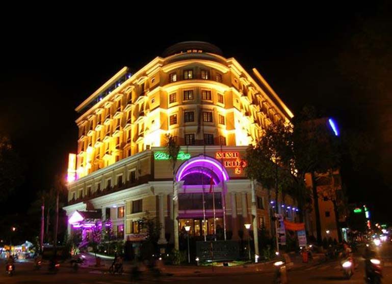 Thi công biển quảng cáo khách sạn