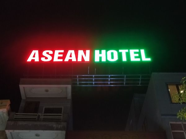 Thi công biển quảng cáo khách sạn