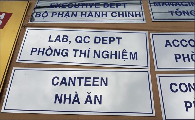Thi công bảng phòng