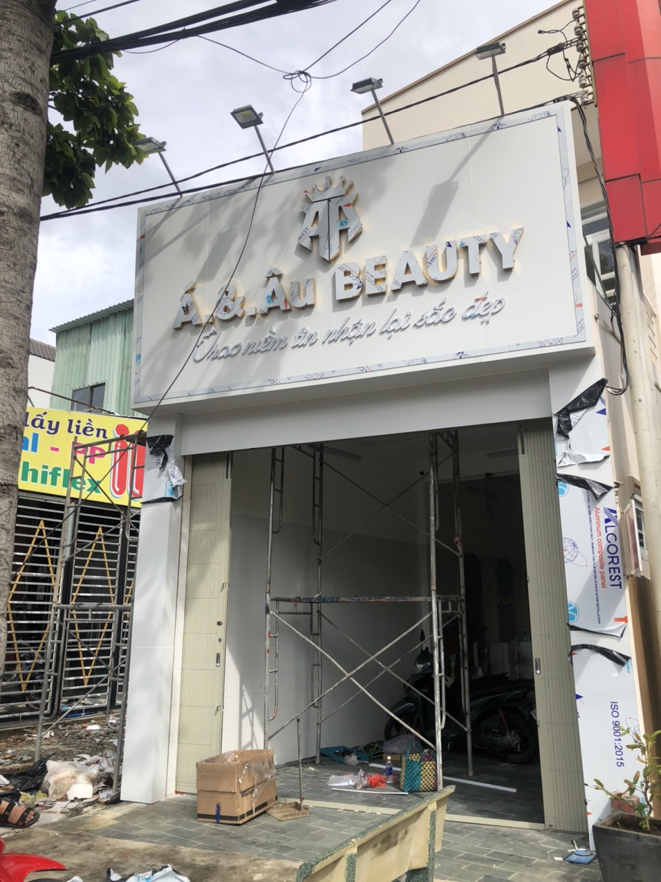 Thi Công Bảng Alu Chữ Nổi Đèn LED Tại TP.HCM