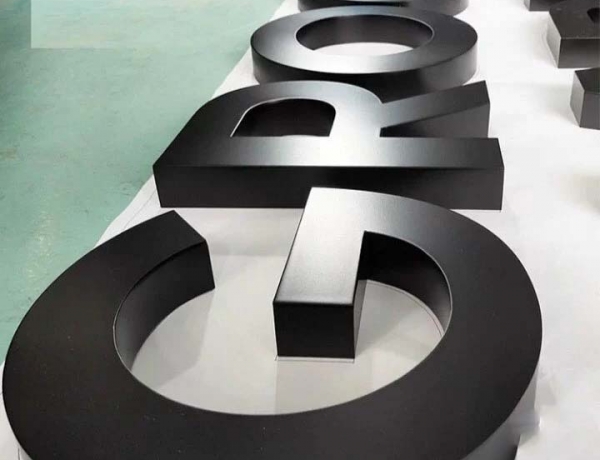 Thi Công Bảng Chữ Nổi 3D