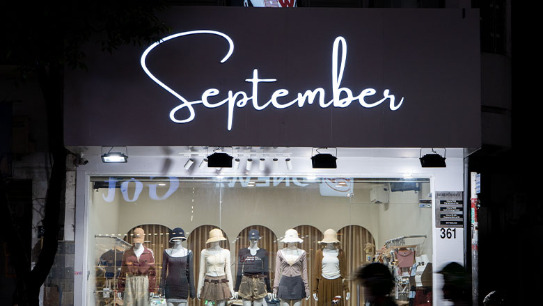 Thi Công Bảng Quảng Cáo Shop Quần Áo