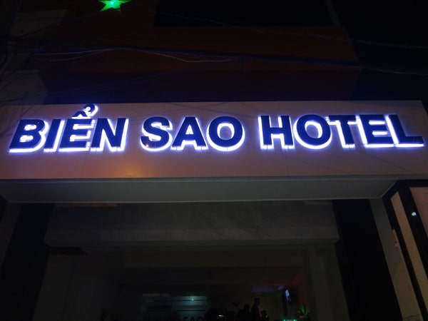 Thiết Kế Bảng Hiệu Khách Sạn Đẹp