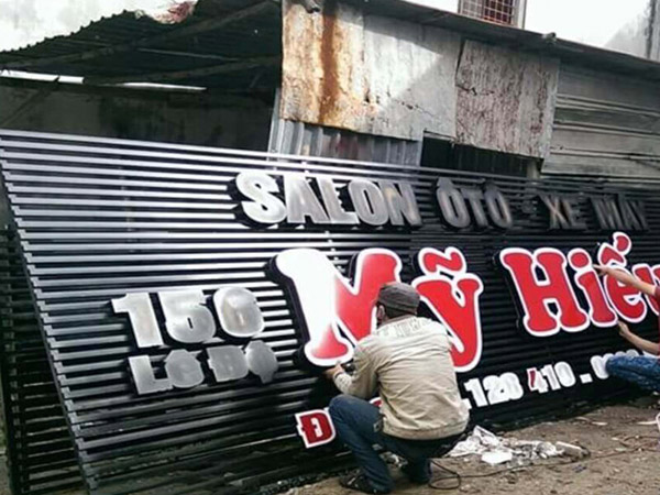 Thiết Kế Biển Quảng Cáo Bằng Tôn