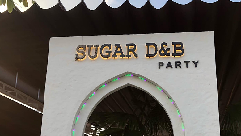 Thiết Kế Chữ Inox Sáng Chân Đẹp