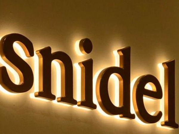 Thiết Kế Chữ Inox Sáng Chân Đẹp