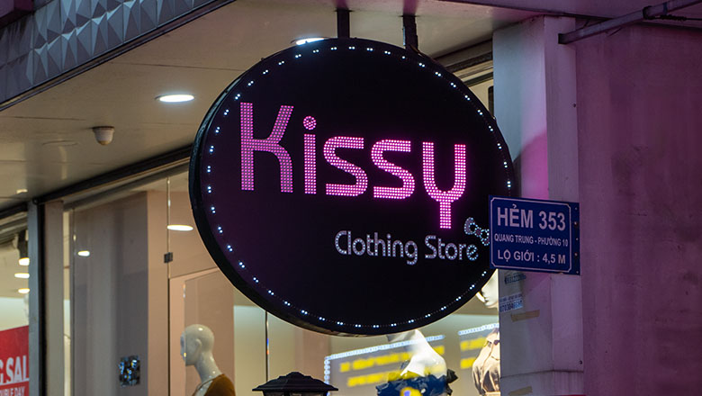 Thiết Kế Biển Quảng Cáo Thời Trang