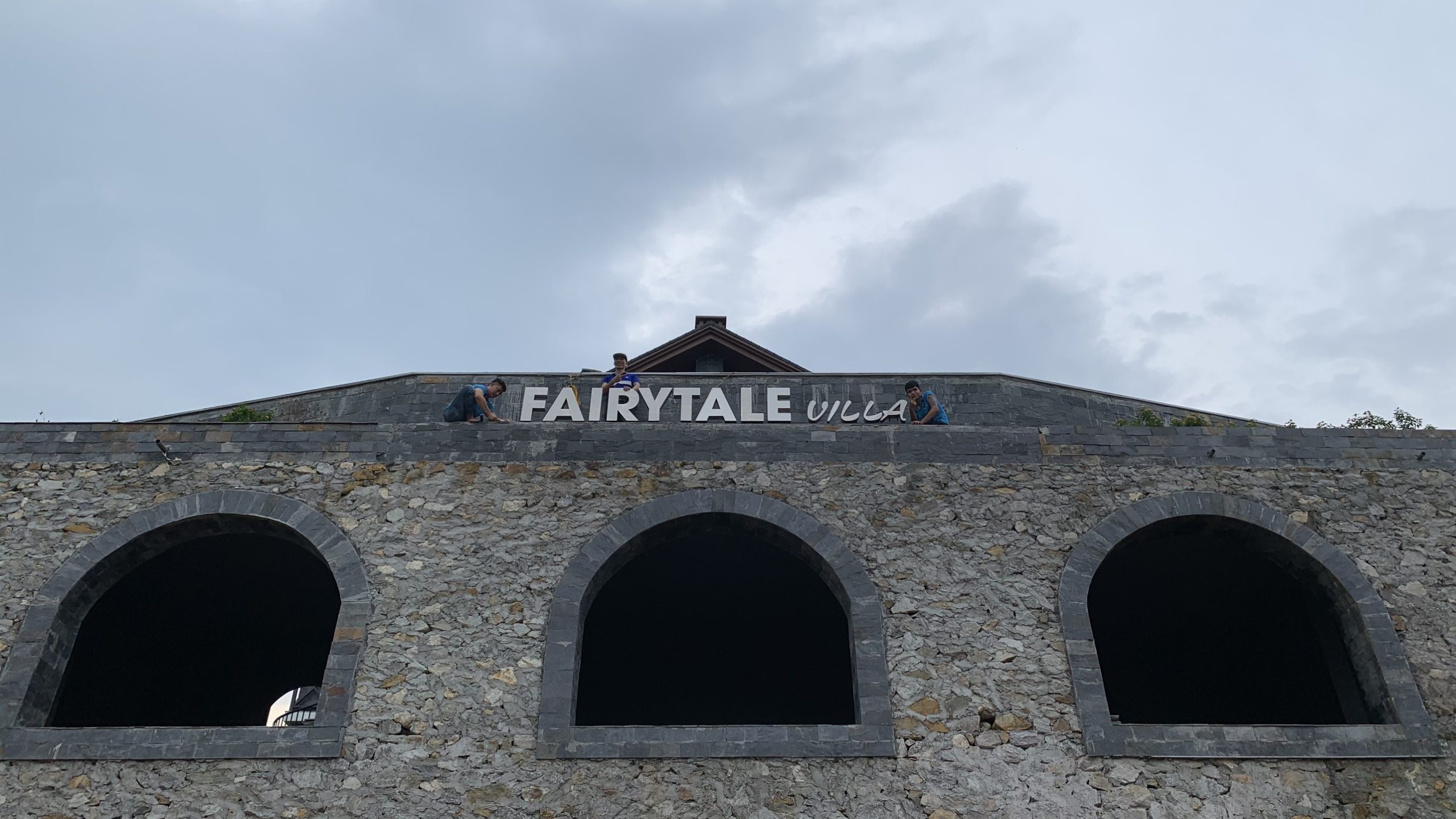 Thiết Kế Bảng Hiệu Chữ Inox Sang Trọng