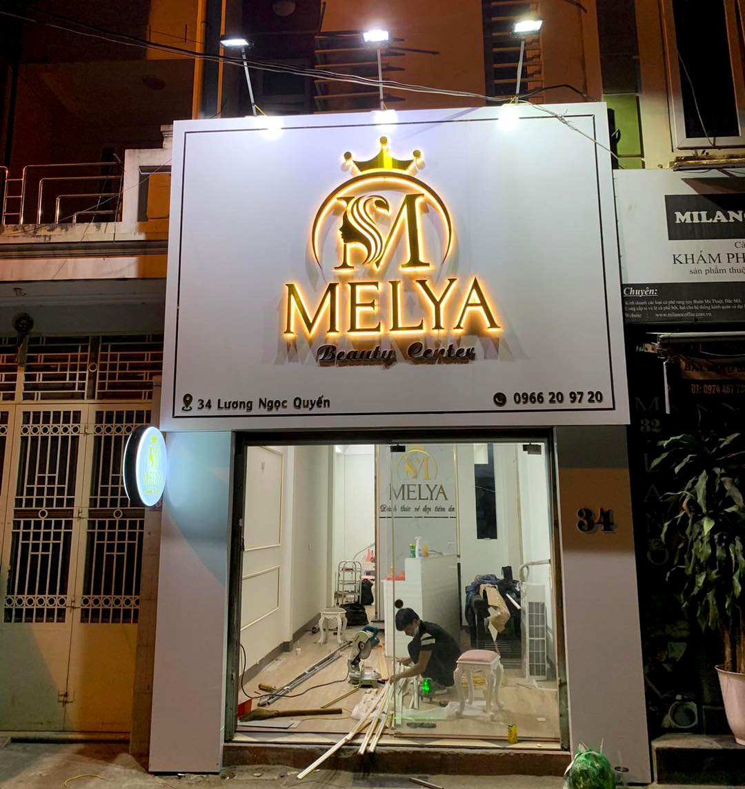 Thi Công Biển Hiệu Cửa Hàng Quần Áo Đẹp