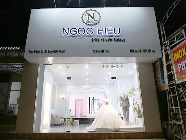 Thi Công Bảng Hiệu Áo Cưới