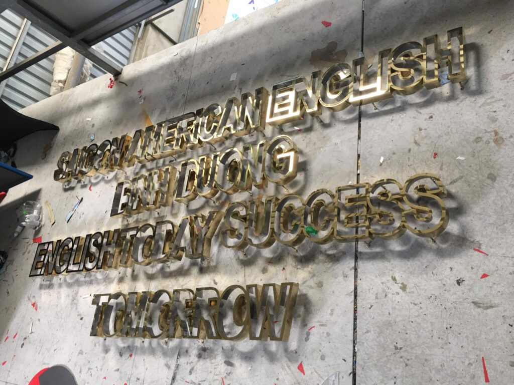 Thi công Bảng Hiệu Chữ Inox Vàng