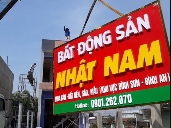 Thi Công Biển Quảng Cáo Dựng Chuyên Nghiệp