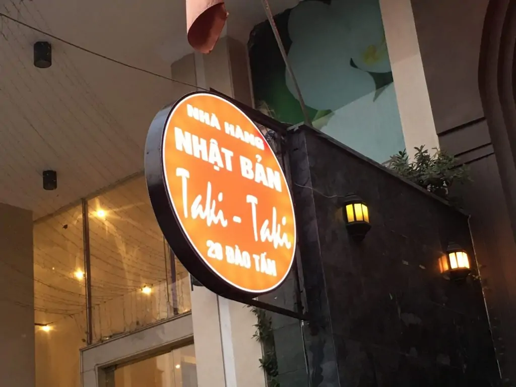 Thi Công Biển Hộp Đèn Có Chân