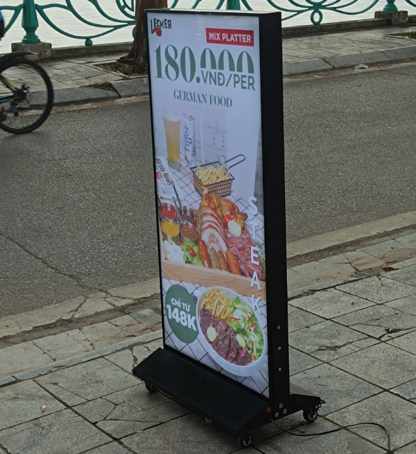 Thi Công Biển Hộp Đèn Có Chân