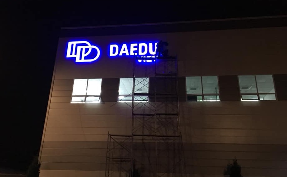 Thi Công Biển Quảng Cáo Chữ Phát Sáng