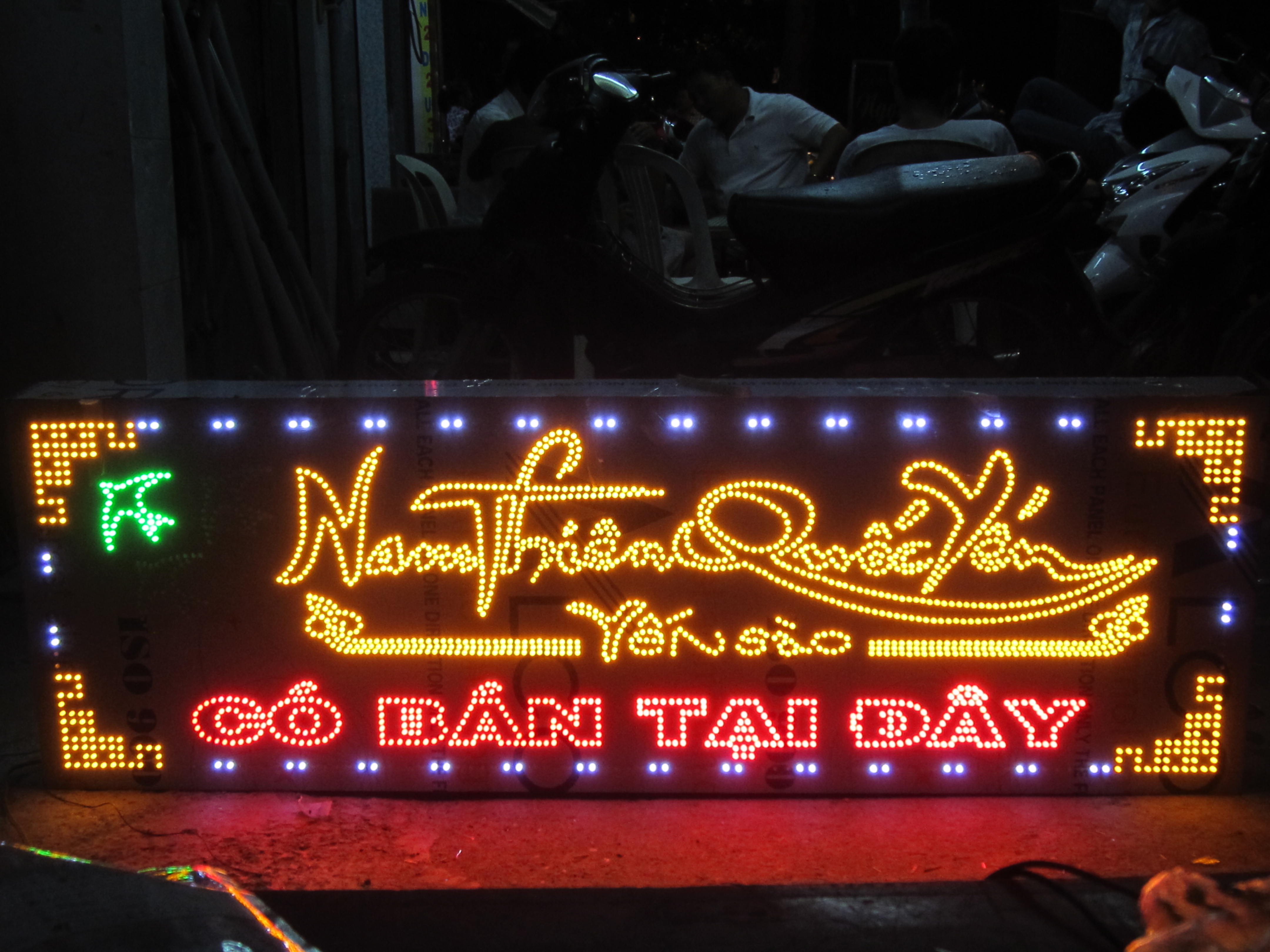 Làm Biển Quảng Cáo Hộp Đèn Đẹp