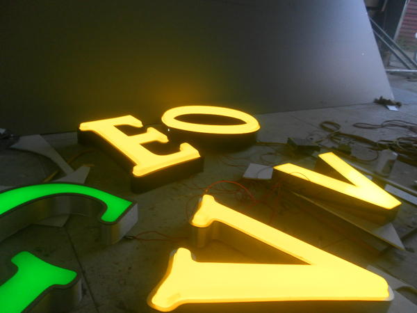 Thiết Kế Biển Hộp Đèn Quảng Cáo Đẹp