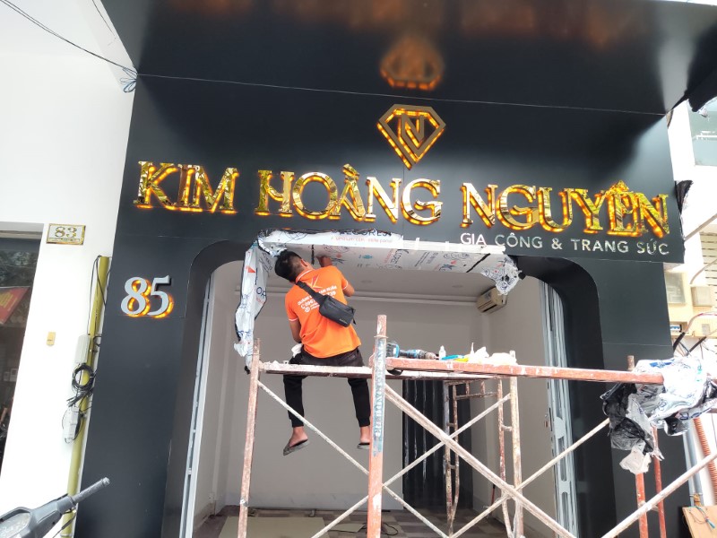 Thi Công Bảng Hiệu Tạp Hóa